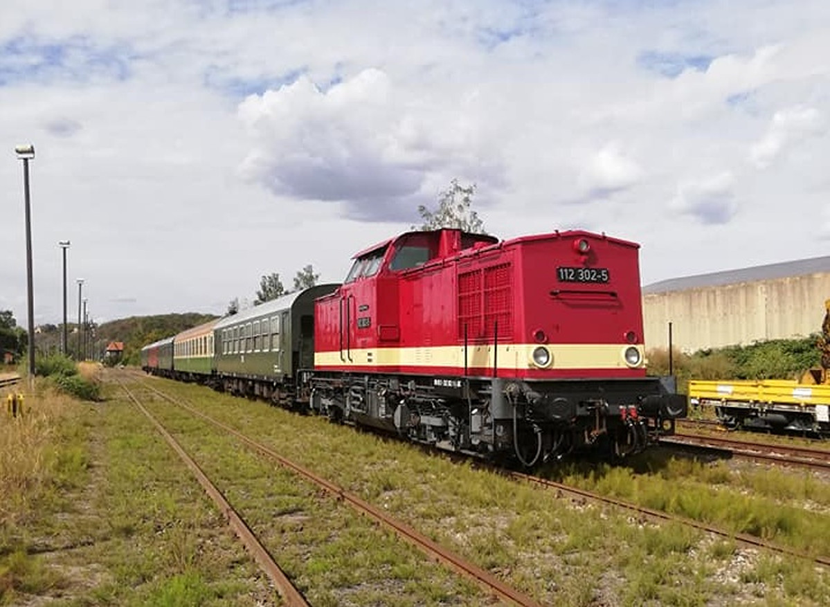 Die 112 302-5 vom Lausitzer Dampflok Club e.V. mit einem Sonderzug aus Cottbus Hbf, am 07.09.2019 in der Abstellung im Bahnhof Vitzenburg. (Foto: Dietmar Langer)