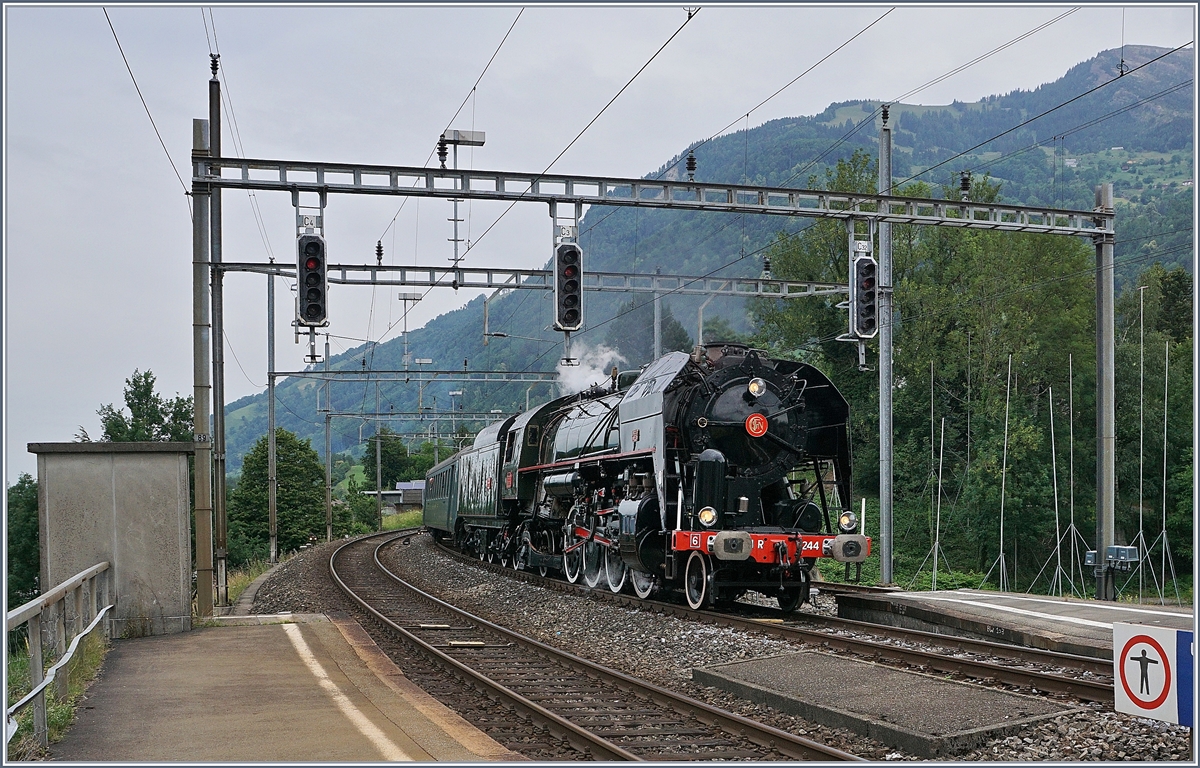 Die 141 R 1244 des  Vereins Mikado 1244  erreicht von Zürich kommend Arth Goldau. 
24. Juni 2018