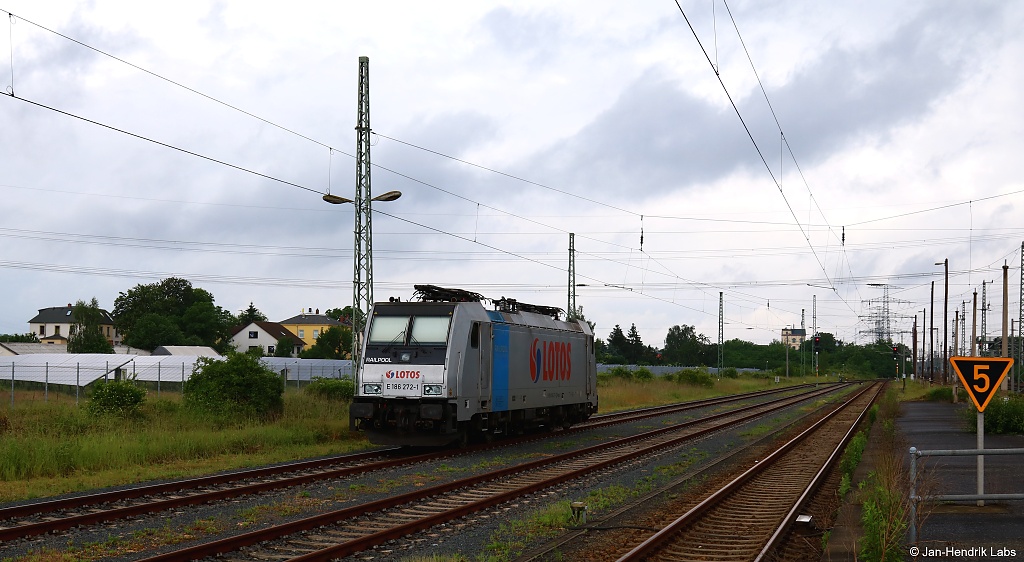 Die 186 272-1 von Lotos stand am 04.06.17 am Bf. Heidenau abgestellt.