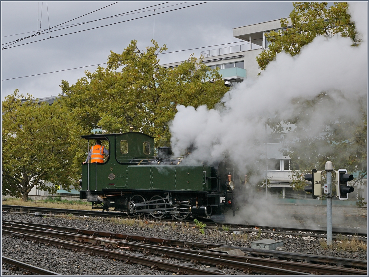 Die 1890 gebaute (ex LEB)  G 3/3 der Blonay-Chamby Bahn rangiert in Vevey. 

27. September 2020