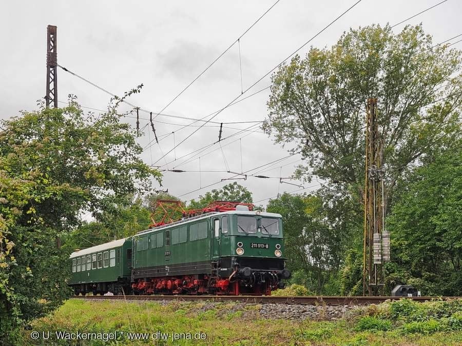 Die 211 013-8 der Dampflok Glauchau war am 18.09.2022 in Naumburg (S) Hbf in Richtung Großkorbetha unterwegs. (Foto: Ulf Wackernagel)