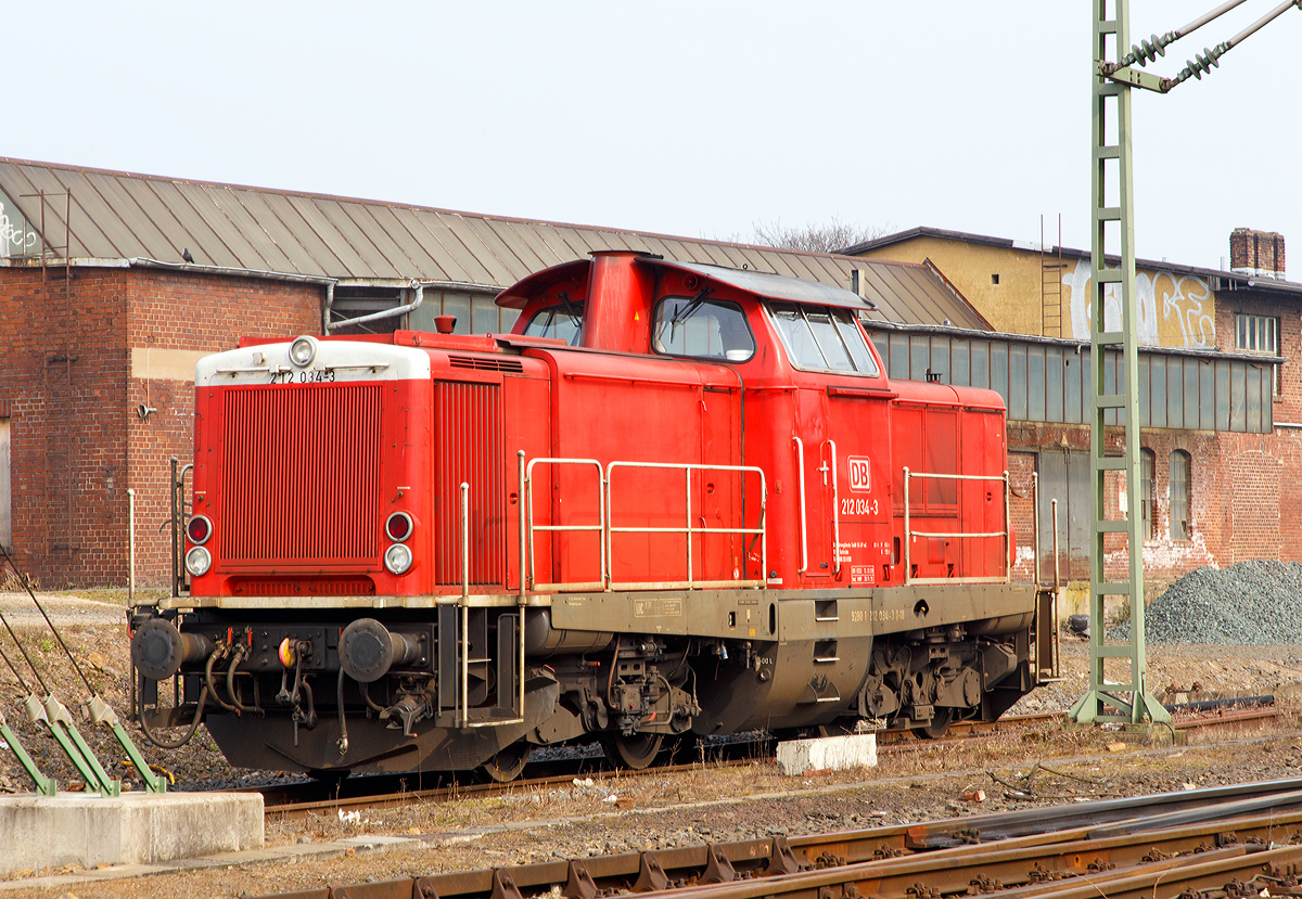 
Die 212 034-3 (92 80 1 212 034-3 D-DB) der  DB Fahrwegdienste GmbH (gehrt zur DB Netz AG), ex DB V 100 2034, ist am 24.03.2015 im Bahnhof Gieen abgestellt. 

Die V 100.20 wurde 1963 von MaK unter der Fabriknummer 1000170 gebaut, 2004 erfolgte die z-Stellung, im Mai 2008 erfolgte die Wiederinbetriebnahme nach einer Modernisierung. 