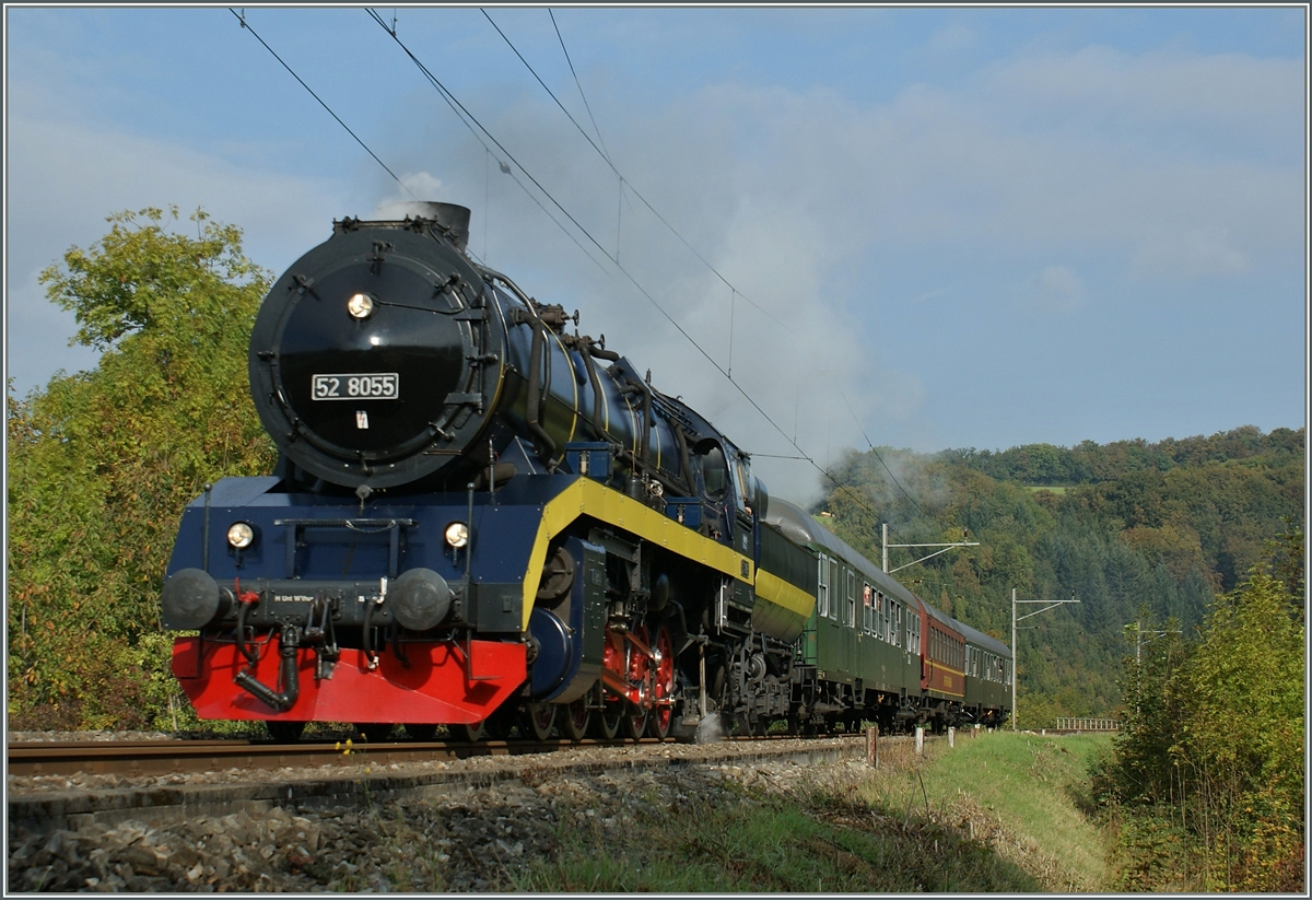 Die 52 8055 auf der Nordrampe der Alten Hautenstein Linie bei Buckten.
2. Okt. 2009