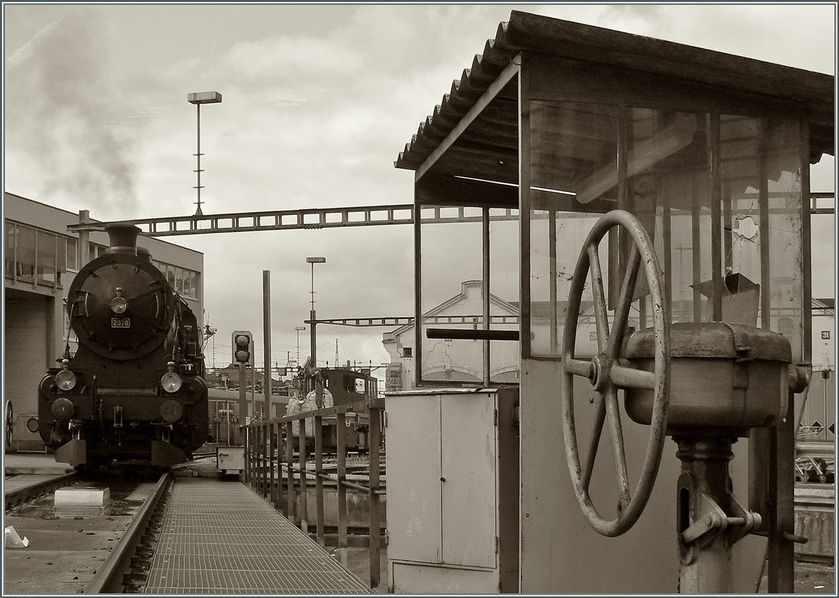 Die 5/6 2978  Elefant  auf der Drehscheibe in Lausanne.
2. Sept. 2012