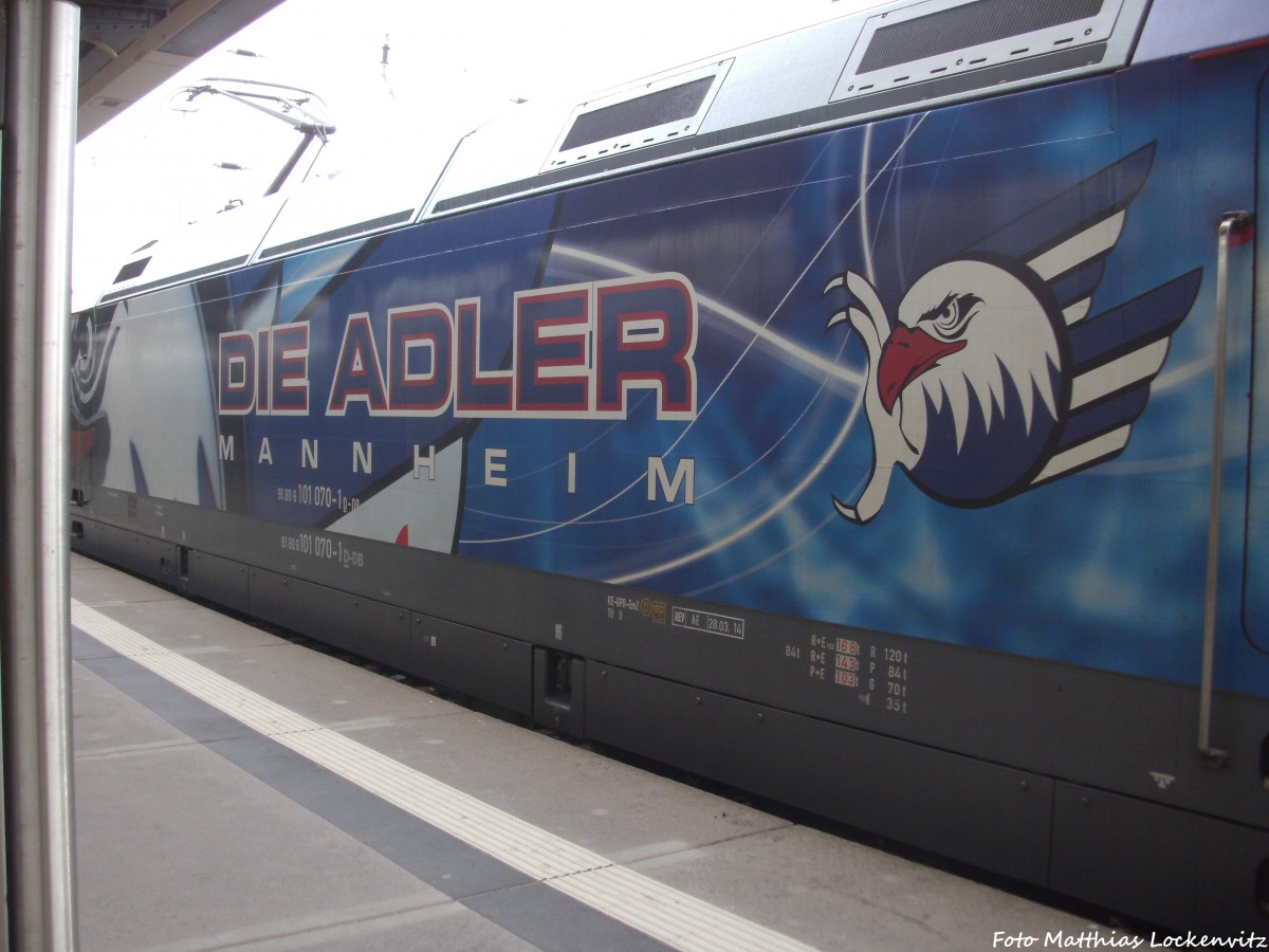 Die Adler Lok 101 070-1 im Bahnhof Stralsund Hbf am 23.4.14