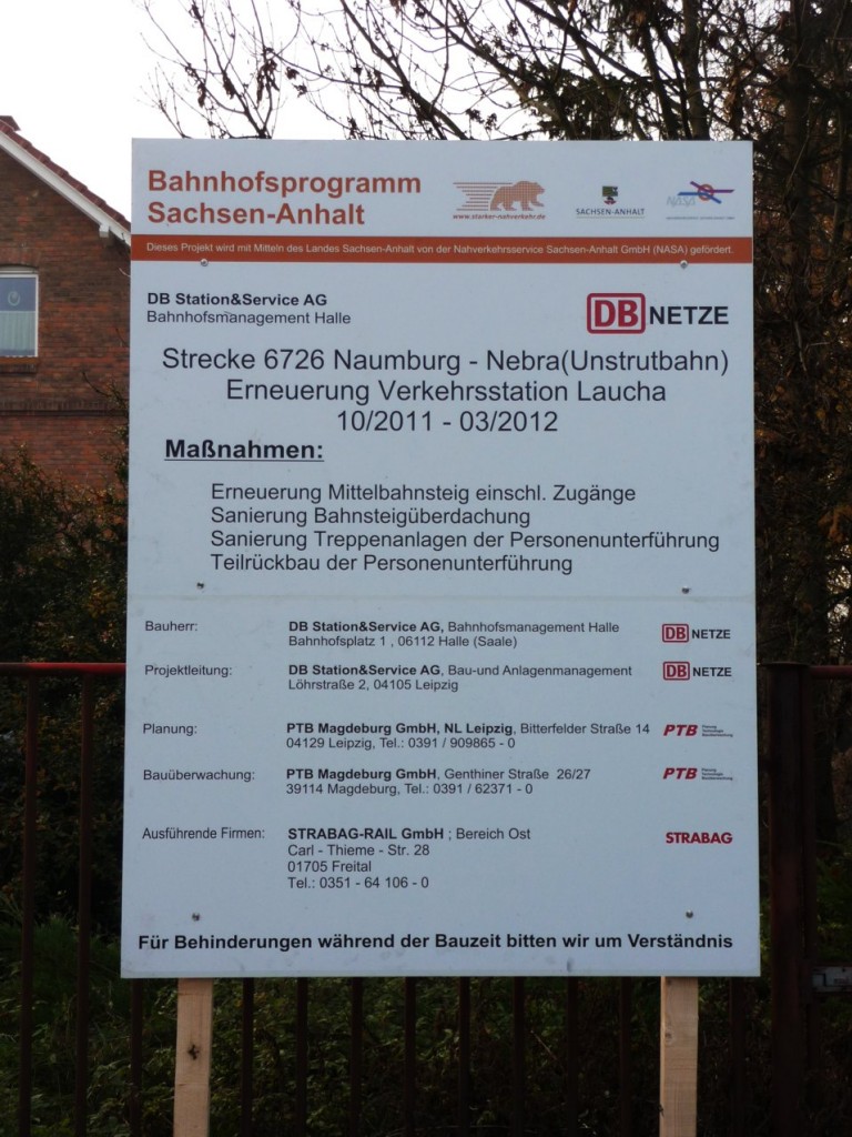 Die Baustellentafel in Laucha am 08.11.2011. (Foto: Klaus Pollmächer)