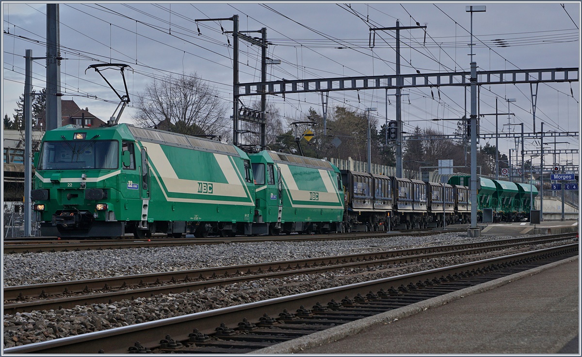 Die beiden BAM Ge 4/4 21 und 22 sind nun mit ihrem Zug fahrbereit; während die Re 4/4 II noch länger auf sich warten liess, zu lange für mich, denn ich musste um 9.42 Morges infolge eines Rendez-vous in Grenchen verlassen.
22. Feb. 2017