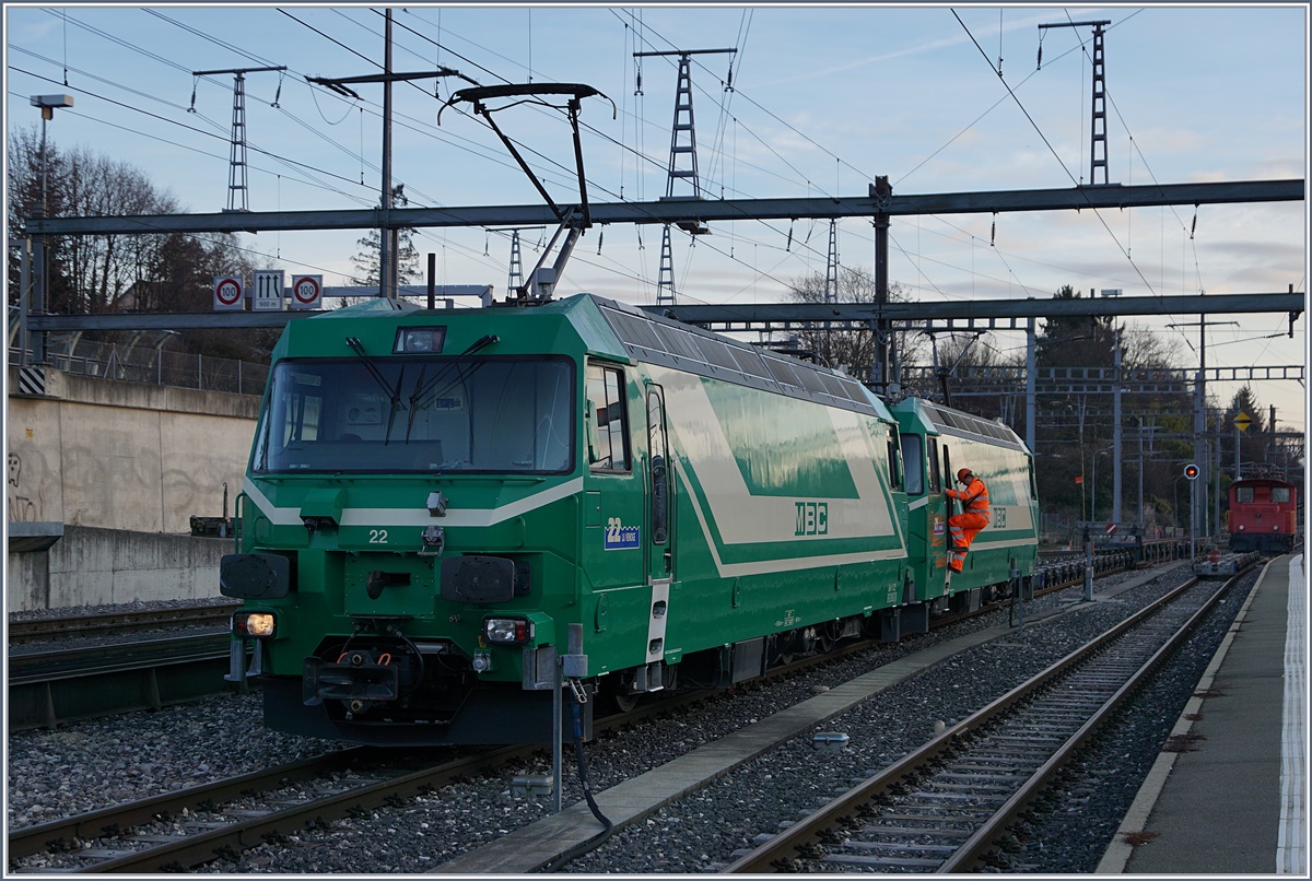 Die beiden BAM MBC Ge 4/4 21 und 22 umfahren ihren Güterzug.
22. Feb. 2017