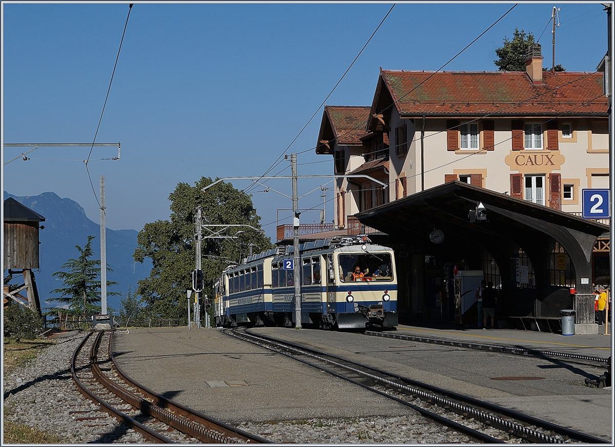 Die beiden Rocheres de Naye Bhe 4/8 304 und 304 erreichten Caux.
1. Juli 2018
