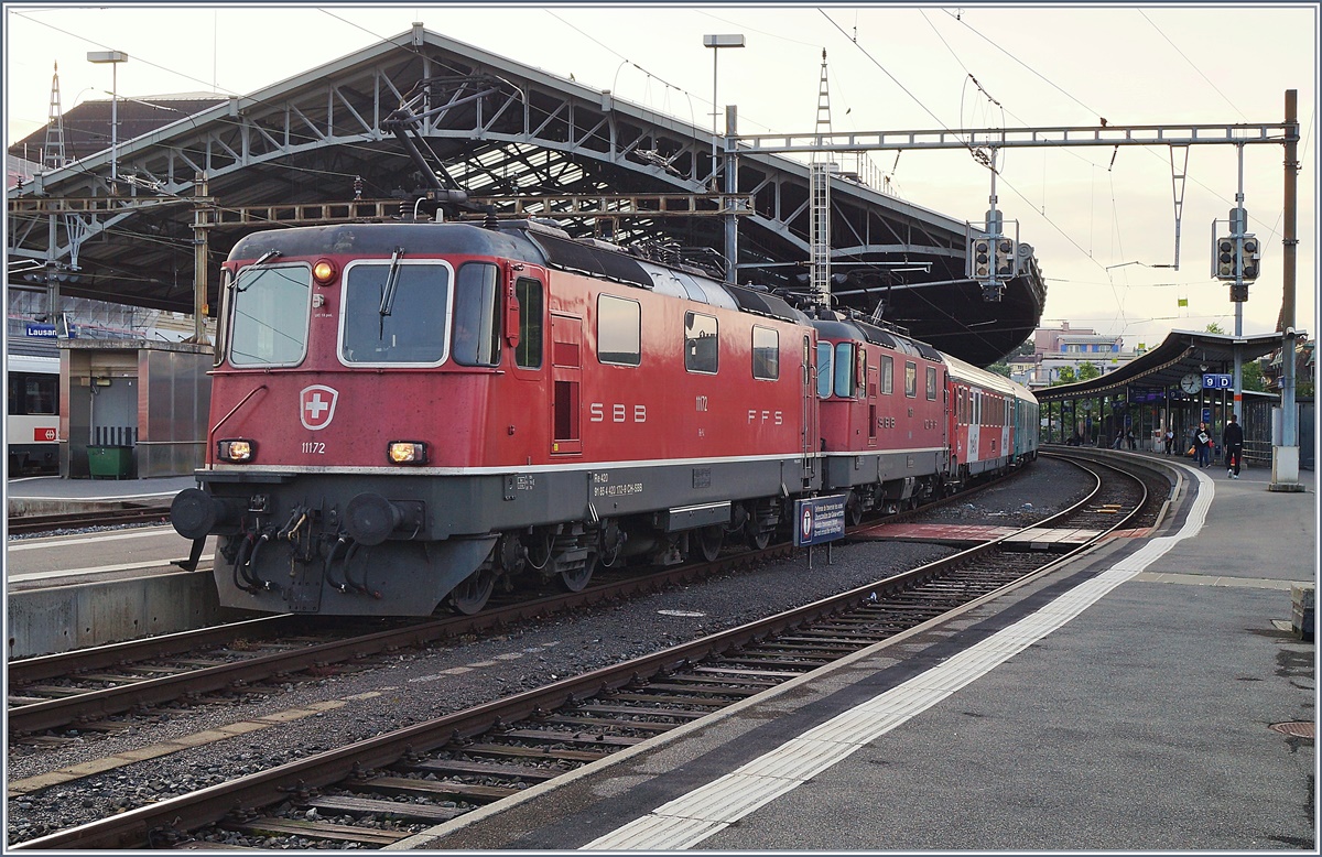 Die beiden SBB Re 4/4 II 11172 und 11158 warten mit dem EN 200 Thello von Venezia SL nach Paris in Lausanne auf die Weiterfahrt.
1. Juni 2018