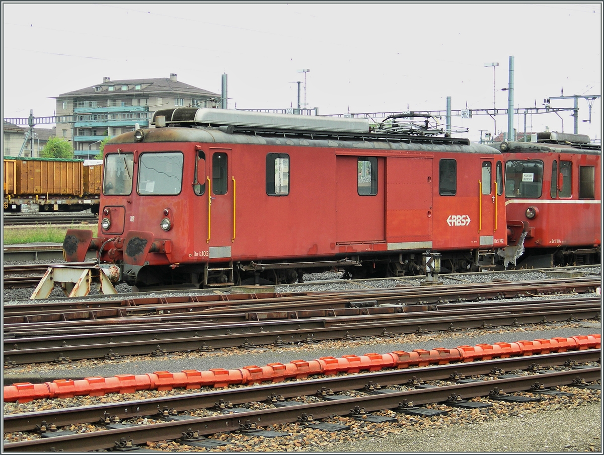 Die beiden SZB /RBS De 4/4 102 und 103 haben wohl weitaus bessere Zeiten gesehen, als hier, am Ende ihre Laufbahn in Solothurn.
5. August 2006