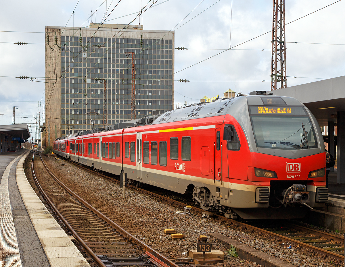 
Die beiden vierteilige Stadler FLIRT 3 der DB Regio AG NRW, 1428 008 / 1428 508 und 1428 006 / 1424 506 (94 80 1424 008-5 D-DB / 94 80 1424 508-4 D-DB und 94 80 1424 006-9 D-DB / 94 80 1424 506-8 D-DB) stehen am 08.02.2016 im Hauptbahnhof Essen, als RB 42 „Haard-Bahn“, nach Münster (Westf) Hbf, bereit.

Von diesen vierteiligen Triebzügen vom Typ FLIRT 3 wurden 2014 von Stadler Pankow in Berlin 14 Stück für die Haard-Achse in Nordrhein-Westfalen gebaut und geliefert.

Die FLIRT verfügen über eine hohe Antriebsleistung und erreicht eine maximale Geschwindigkeit von 160 km/h.

Technische Merkmale:
Helle freundliche Fahrgasträume mit hohem Niederfluranteil
Rollstuhlgerechte WC-Kabine, auch für Elektrorollstühle  geeignet und 1 weiteres WC Leichtbauweise aus Aluminium
Redundante Antriebsausrüstung bestehend aus 2 Antriebssträngen mit je einem Transformator, IGBT Stromrichter und 2 Asynchronfahrmotoren
Auslegung des Wagenkastens auf eine Längsdruckkraft von 1.500 kN
Luftgefederte Fahrwerke sorgen für die erforderliche Laufruhe
Breite, zweiflügelige Schwenkschiebetüren
Einstiegshöhe 780 mm
Spaltüberbrückung und Schiebetritt pro Einstiegstür

Technische Daten:
Spurweite: 1.435 mm (Normalspur)
Achsanordnung: Bo’ 2’ 2’ 2’ Bo’
Länge über Kupplung: 74.700 mm
Fahrzeugbreite: 2.880 mm
Fahrzeughöhe: 4.120 mm
Fußbodenhöhe Niederflur: 780 mm
Fußbodenhöhe Hochflur: 1.200 mm
Einstiegsbreite: 1.300 mm je Tür
Einstiegshöhe: 780 mm
Längsdruckkraft:1.500 kN
Sitzplätze: 225 (1. Klasse 24 / 2. Klasse 201, davon 45 Klappsitze)
Stehplätze (4 Pers./m²): 220
Dienstgewicht: ca. 133 t
Motordrehgestell-Achsabstand: 2.500 mm
Laufdrehgestell-Achsabstand: 2.700 mm
Triebraddurchmesser: 920 mm (neu) / 850 mm (abgenutzt)
Laufraddurchmesser: 760 mm (neu) / 690 mm (abgenutzt)
Antrieb (Nennleistung): 4 x 500 kW = 2.000 kW
Antrieb (max. Leistung): 4 x 750 kW = 3.000 kW
Höchstgeschwindigkeit: 160 km/h
mittlere Anfahrbeschleunigung bis 50 km/h: 1,0 m/s²
Kupplung: Scharfenbergkupplung (Schaku) Typ 10

Quellen: Stadler Rail