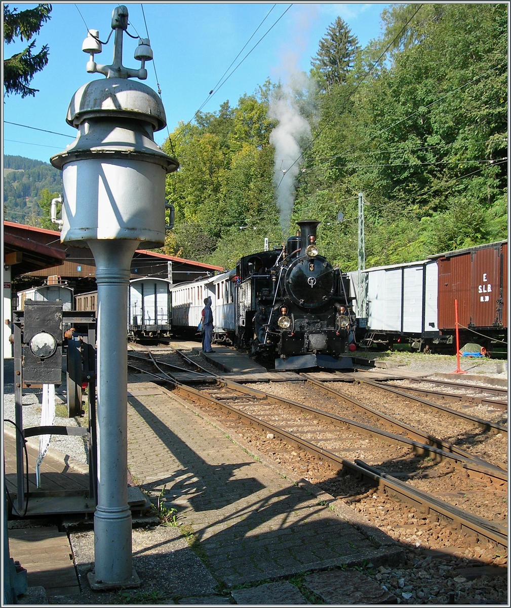 Die BFD HG 3/4 N° 3 ist in Chaulin mit ihrem Zug angekommen und wird gleich zur Lokbehandlung fahren. 

21. Sept. 2024