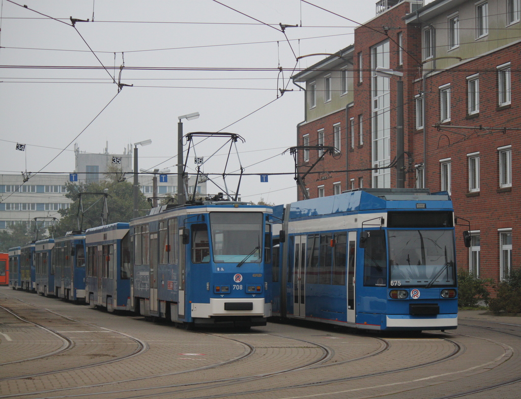 die blaue Truppe unter sich am Morgen des 03.10.2014 auf dem Betriebshof der Rostocker Straenbahn AG. 