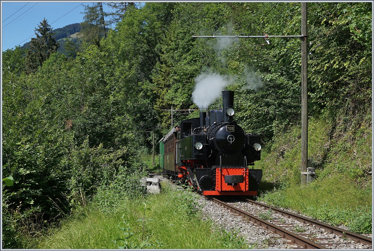 Die Blonay-Chamby Bahn G 2x 2/2 105 schiebt ihren Zug von Chamby nach Chauli. 

25. Juli 2020