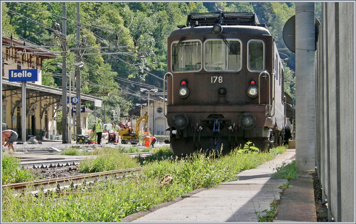 Die BLS Re 4/4 178  Schwarzenburg  in Iselle.

19. August 2020