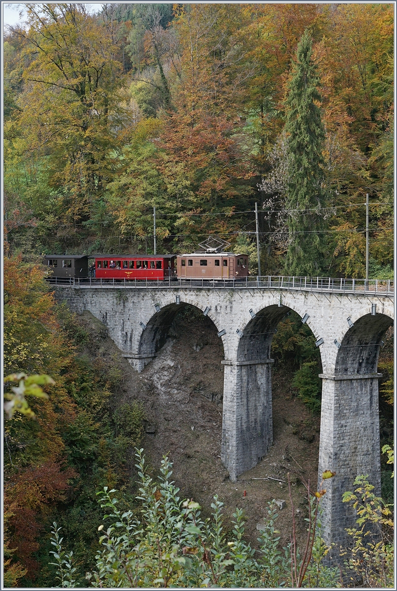 Die BOB HGe 3/3 29 hat bei der Blonay Chamby Bahn eine neue Heimat gefunden, und kommt hie und da zum Einsatz, wie z.b. hier, am 27. Okt. 2019 zum Abschluss der Saison 2019, hier zu sehen auf dem Baie de Clarens Viadukt. 

27.10.2019