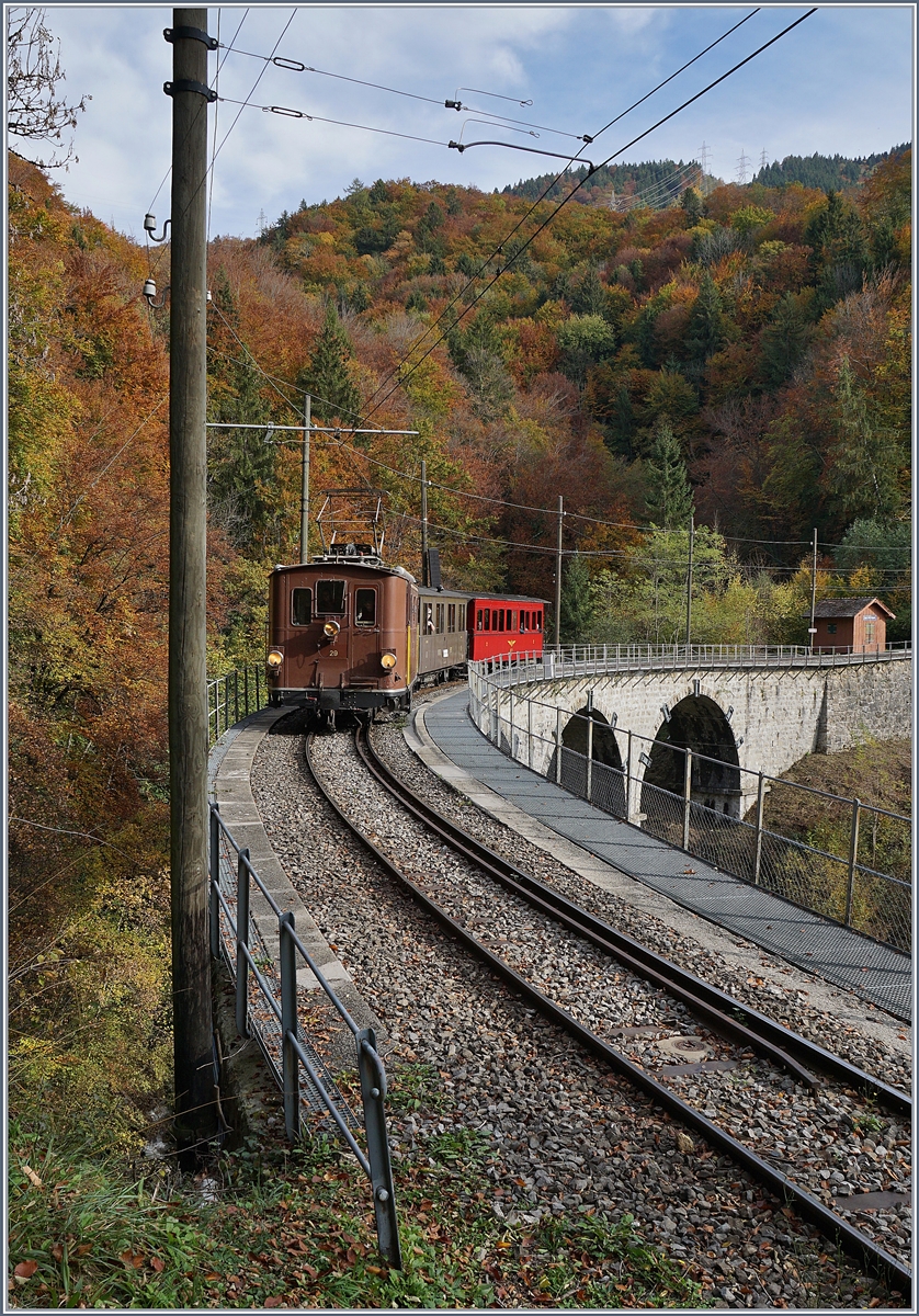 Die BOB HGe 3/3 29 hat bei der Blonay Chamby Bahn eine neue Heimat gefunden, und kommt hie und da zum Einsatz, wie z.b. hier, am 27. Okt. 2019 zum Abschluss der Saiseon 2019, hier zu sehen auf dem Baie de Clarens Viadukt.

27.10.2019