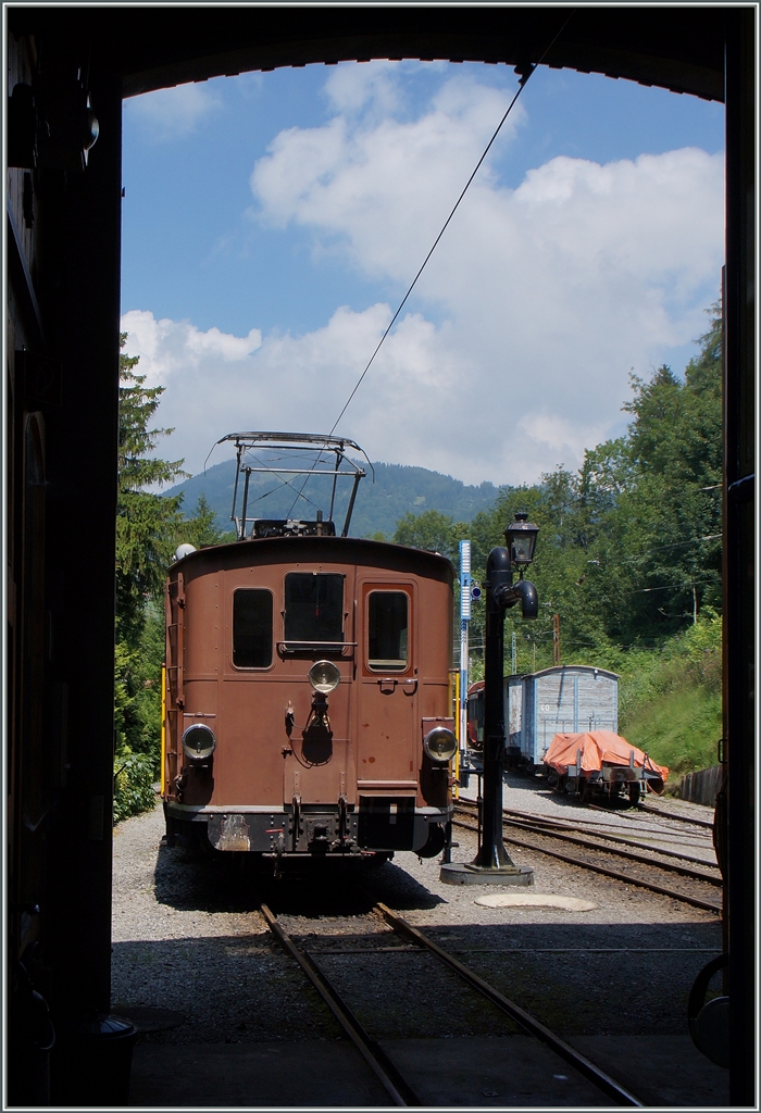 Die von der BOB übernommene HGe 3/3 29 in Chaulin.
1. August 2014