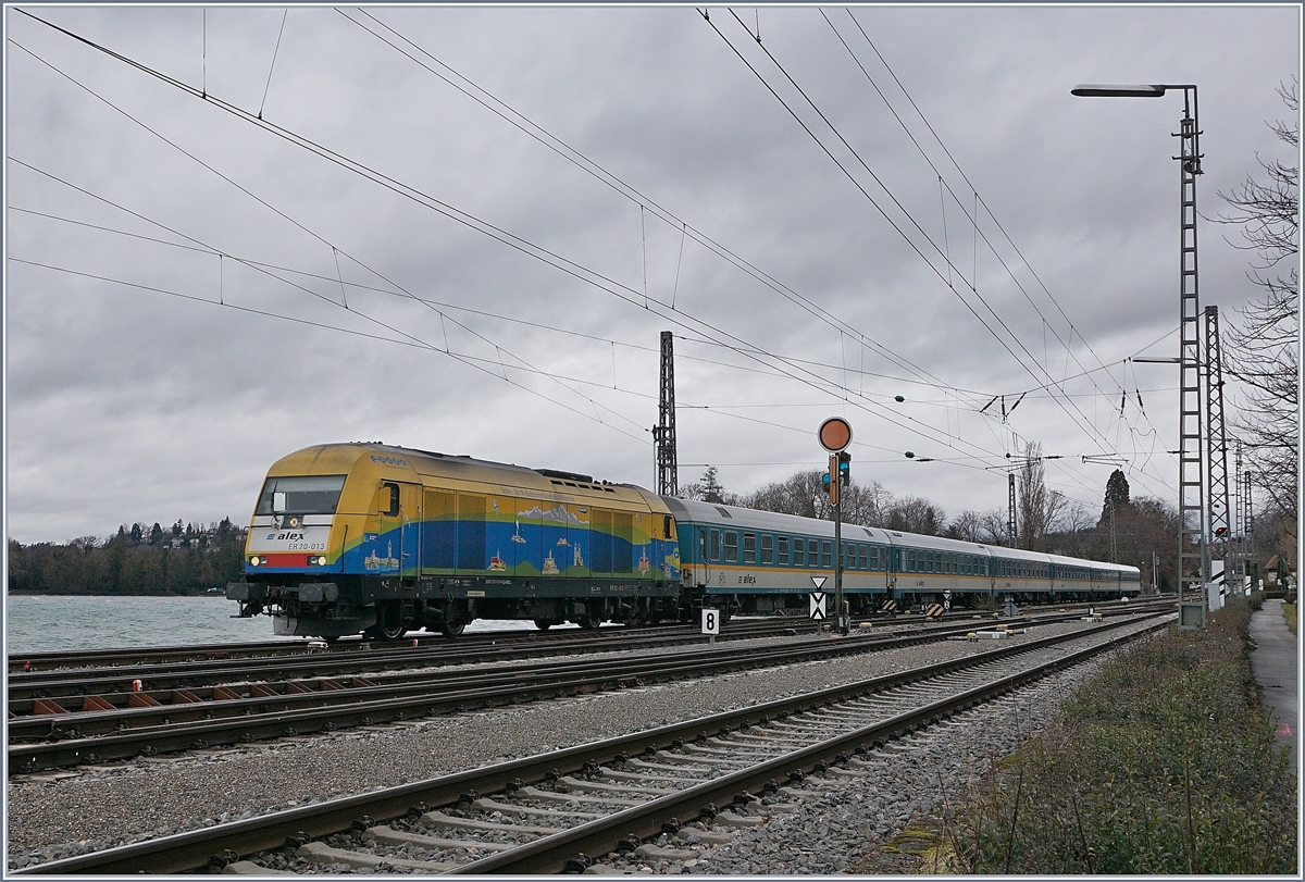 Die bunte Bodo ER 20-013 erreicht mit ihrem Alex Lindau Hbf.

16. März 2019