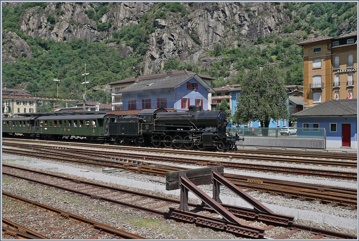 Die C 5/6 2978  Elefant  in Bodio.
28. Juli 2016