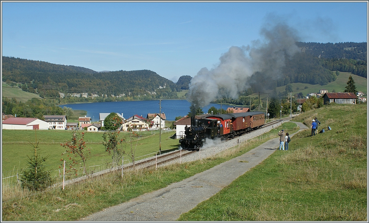 Die CTVJ E 3/3 8494 dampft kurz nach Le Pont mit ihrem Museumszug Richtung Le Brassus. 4. Okt. 2009 