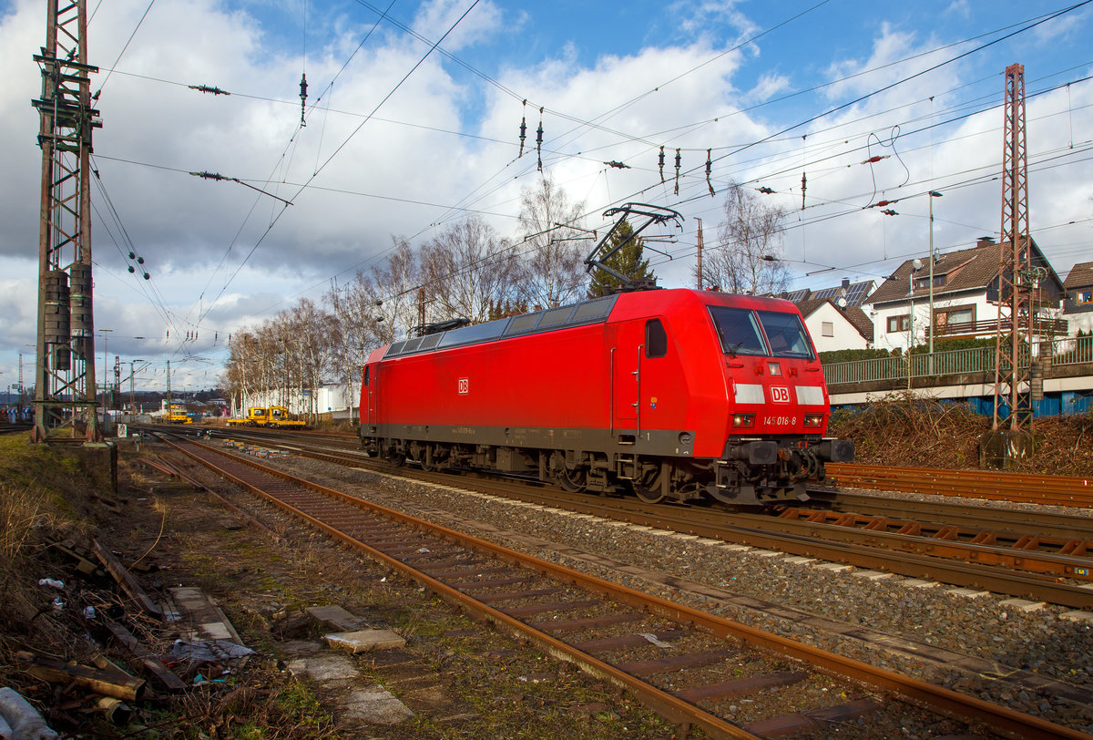 Die DB Cargo 145 018-8 (91 80 6145 018-8 D-DB) fährt am 04.02.2021 in Kreuztal von der Abstellgruppe zum Rbf. 

Die TRAXX F140 AC wurde 1999 von Adtranz in Kassel unter der Fabriknummer 33335 gebaut.