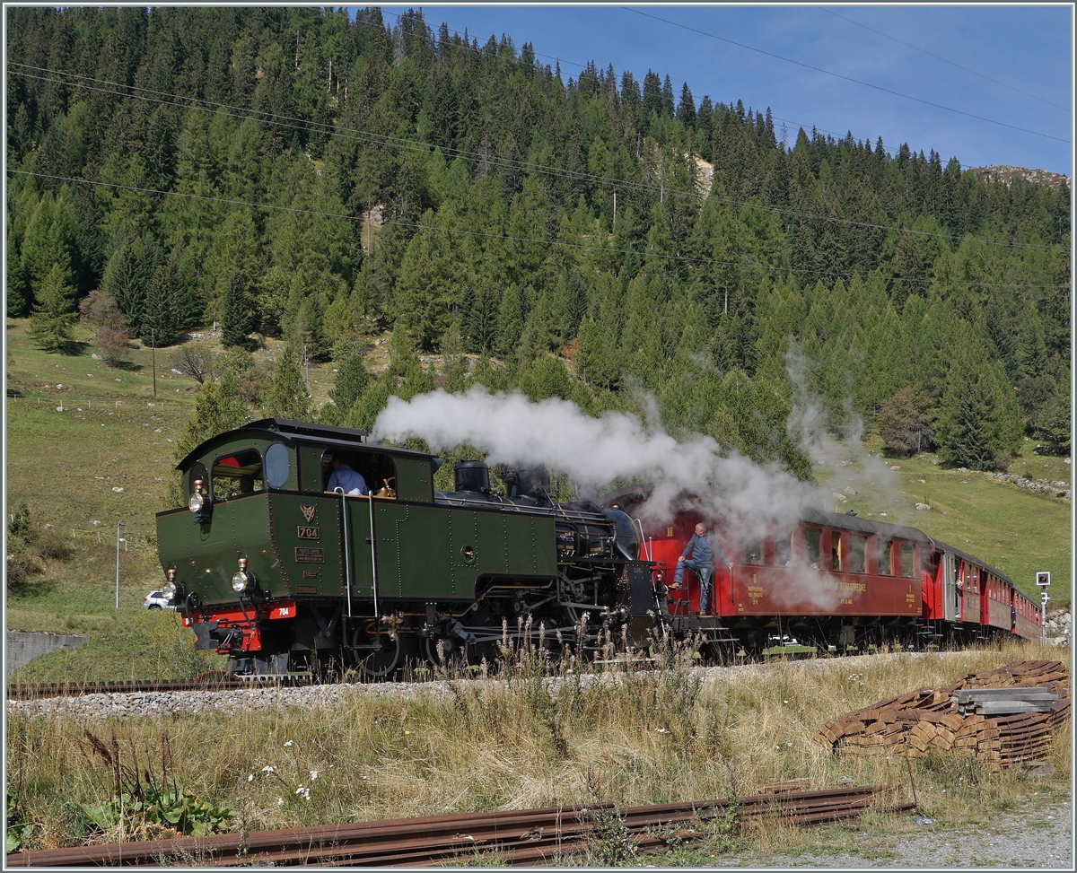 Die DFB (Dampfbahn Furka Bergstrecke) HG 4/4 704 erreicht mit ihrem Dampfzug 133 ihr Ziel Oberwald.

30. Sept. 2021