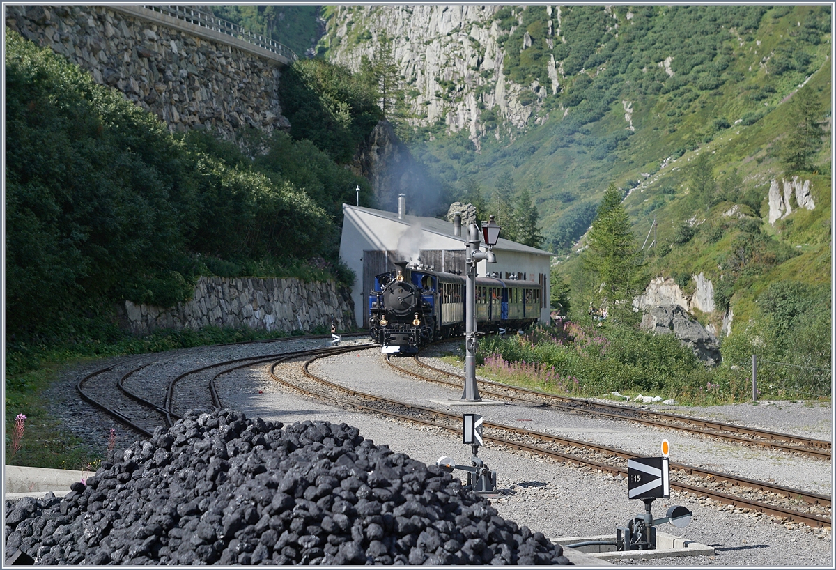 Die DFB HG 3/4 N° 1 erreicht mit ihrem Personenzug 134 den Bahnhof von Gletsch. 

31. August 2019