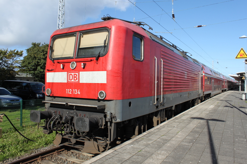 Die Dortmunder 112 134-2 mit RE 18591(Warnemnde-Berlin)abgestellt im Bahnhof Warnemnde.26.09.2015