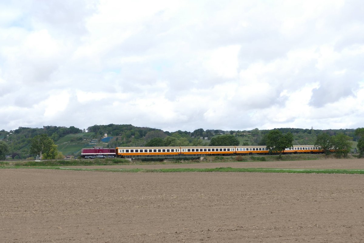 Die EBS 110 001 überführte am 10.09.2020 Städteexpresswagen von Karsdorf nach Erfurt und ist hier bei Roßbach (Naumburg) unterwegs. Ab Naumburg Hbf übernahm die FWK 156 002.