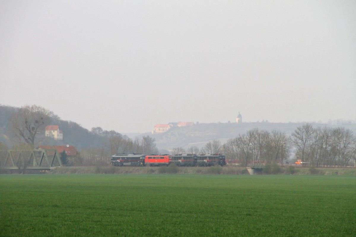 Die EBS 232 083 war am 01.04.2021 mit DB 111 094 + EBS 140 772 + 140 815 in Ro�bach in Richtung Karsdorf unterwegs. (Foto: J�rg Berthold)