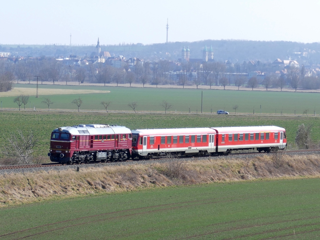 Die EBS V200 507 �berf�hrte am 21.03.2025 ab Naumburg (S) Hbf den DB 628 636 aus Ludwigshafen (Rhein) zum DB Stillstandsmanagement nach Karsdorf und ist hier auf der Unstrutbahn bei Kleinjena unterwegs.
