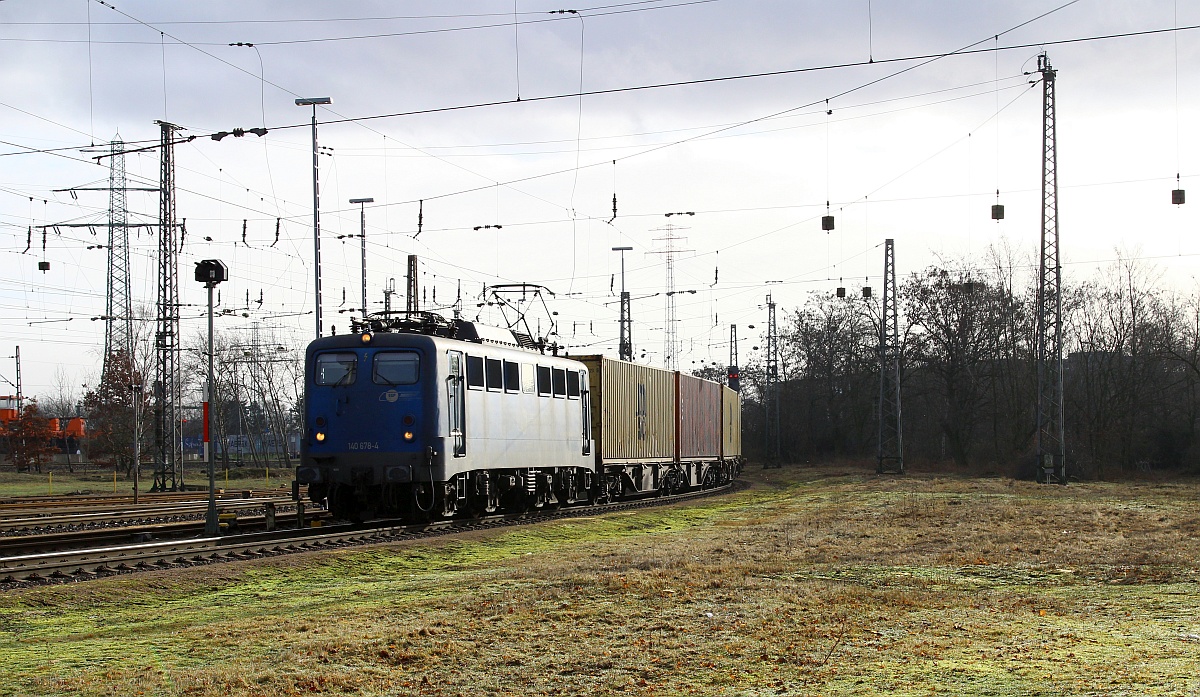 Die EGP E40 678 mit Containerzug südliche Einfahrt Hamburg Hohe Schaar. 15.01.2022