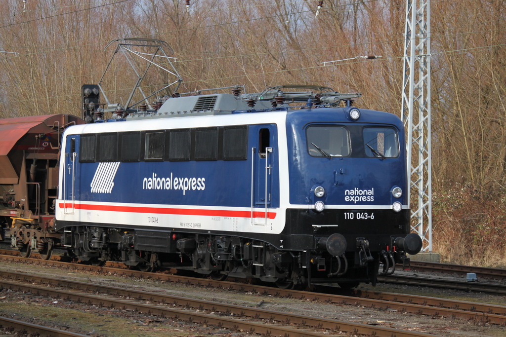 die ehemalige 110 511,Baujahr 1959, im Outfit der National Express Rail GmbH stand am 14.02.2014 im Bahnhof Rostock-Bramow Ziel der Reise soll Wurzen sein.