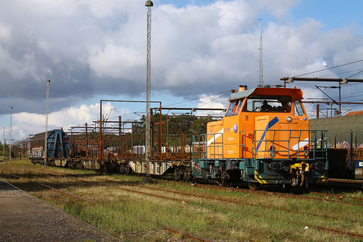 Die ehemalige DSB MK 605 versucht, das Güterwagenchaos auf der Westseite des Bahnhofs Pattburg etwas zu bereinigen, 16.09.2022