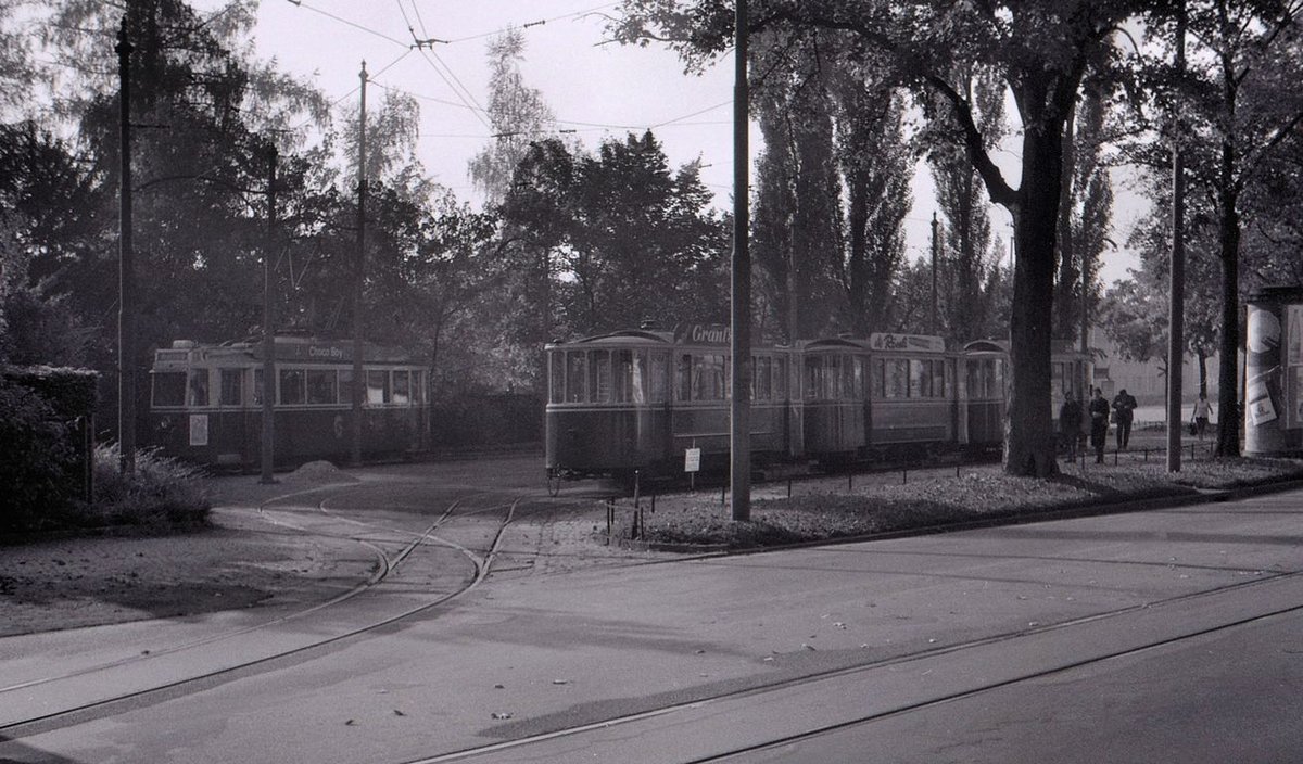 Die ehemalige Tramlinie 1 (Betriebseinstellung 11.Oktober 1965): Wagen 171 umfhrt die abgestellten Anhnger auf der Rckfahrt Richtung Bahnhof und Brckfeld. Sptsommer 1965 