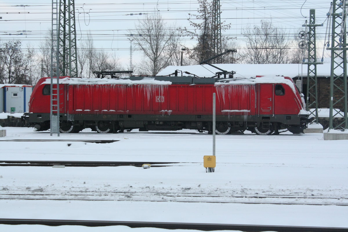 Die Eiszapfen geprgte 187 145 bei einer Rangierfahrt im Gterbahnhof Halle/Saale am 10.2.21