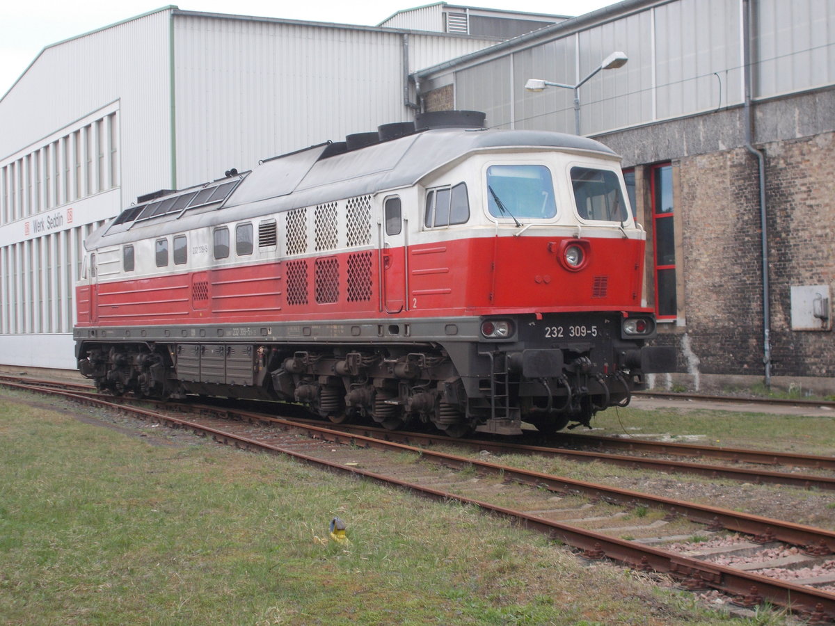 Die EWR 232 309 neben der Lokhalle im Bh Seddin am 08.April 2017.