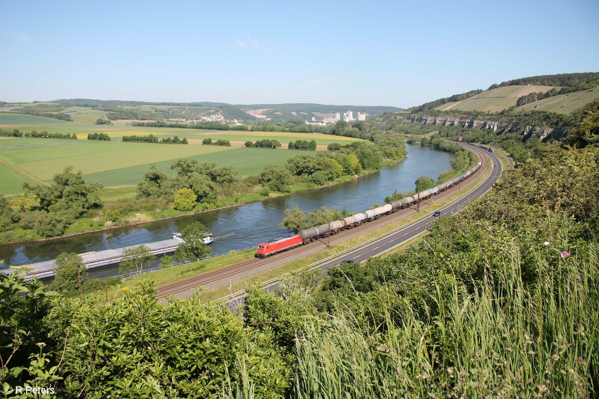 Die ex HGK 185 631-9 jetzt ecco-rail mit einem Kesselzug zwischen Karlstadt und Himmelstadt. 02.06.21