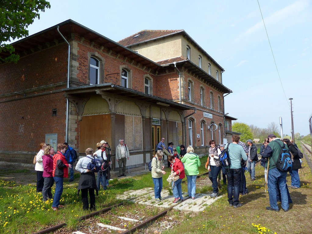 Die Fahrgäste des 12.  Unstrut-Schrecke-Express , am 01.05.2016 nach der Ankunft in Donndorf. (Foto: Ralf Kuke)