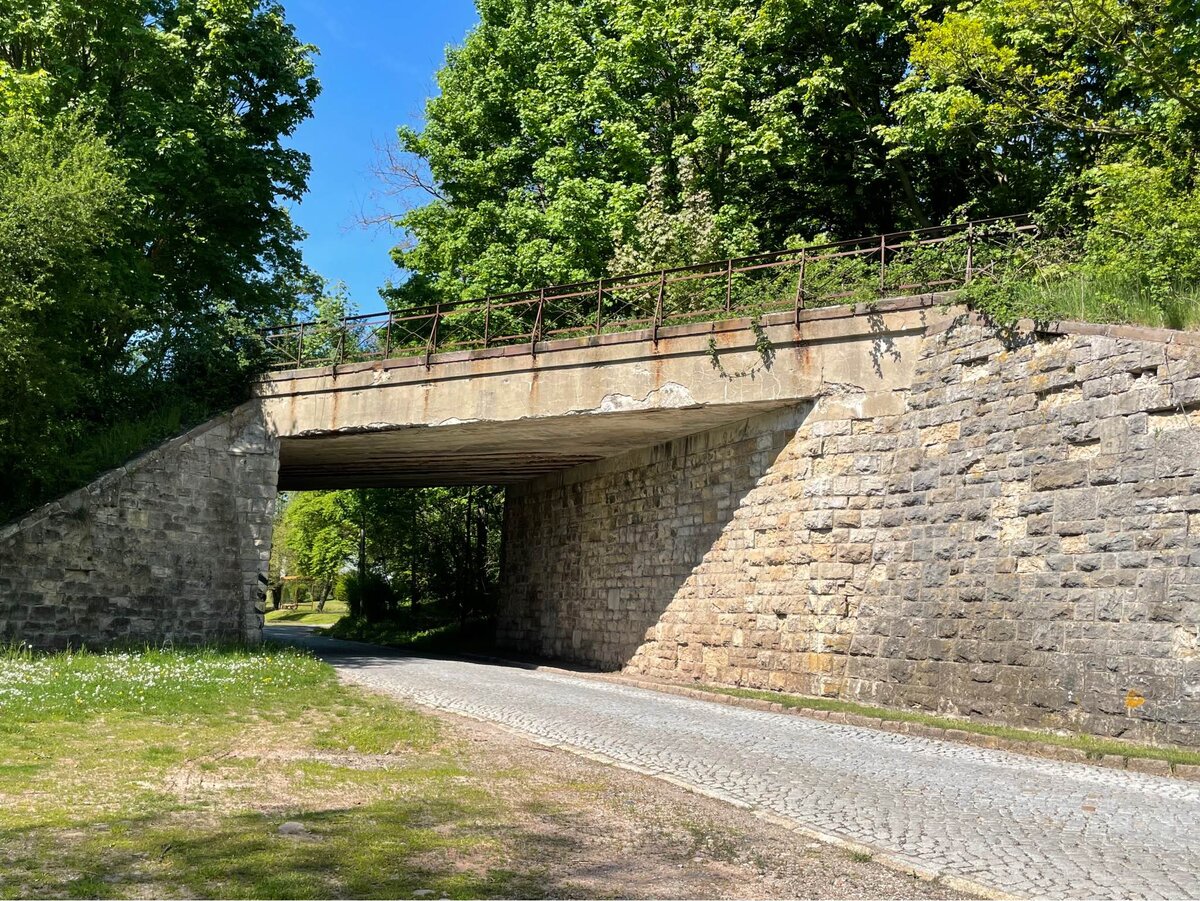 Die Finnebahnbrücke in Lossa, am 01.05.2025. (Foto: Erik Ritterbach)