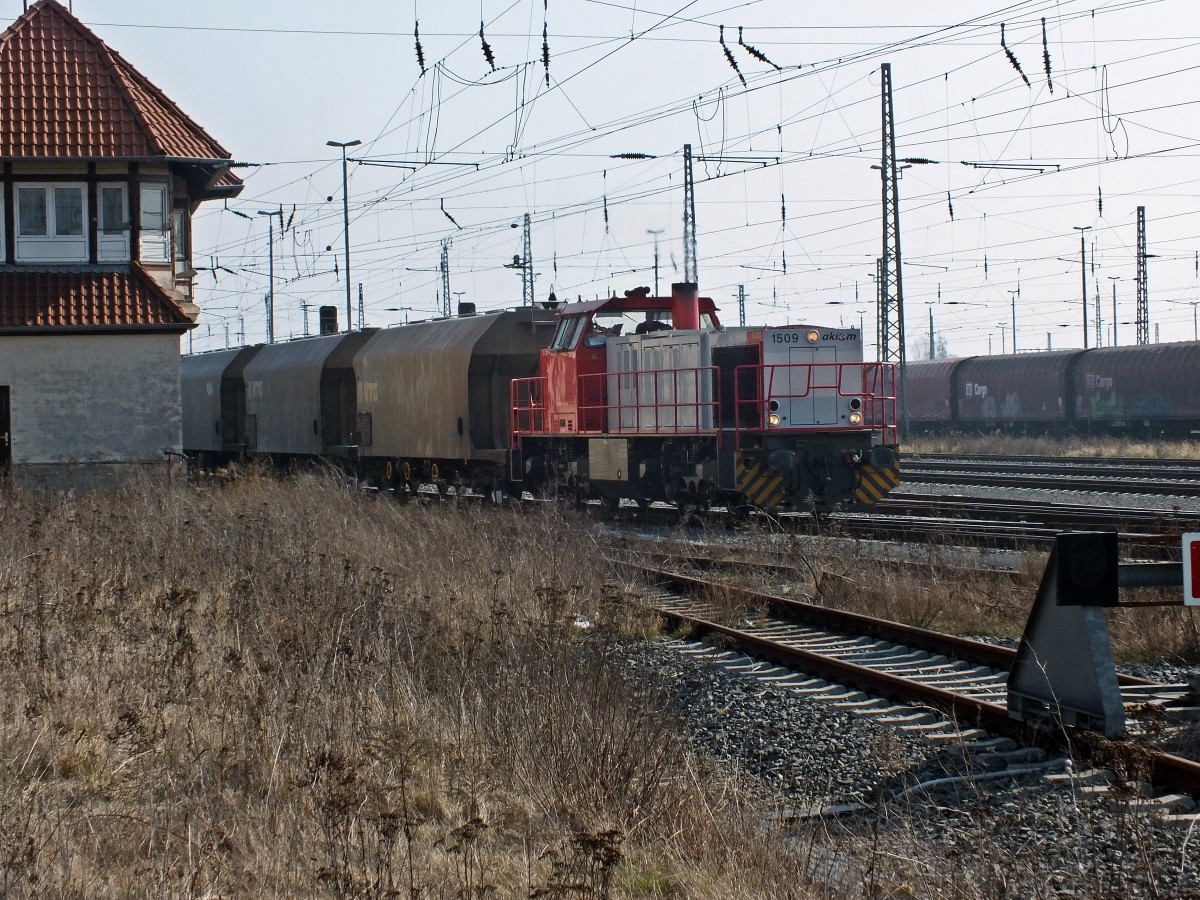 Die in Frankreich eingereihte akiem-Lok 1509 (92 87 0061 701-4 F-VC) verlsst am 11.3.14 den Gterbahnhof von Nordhausen.