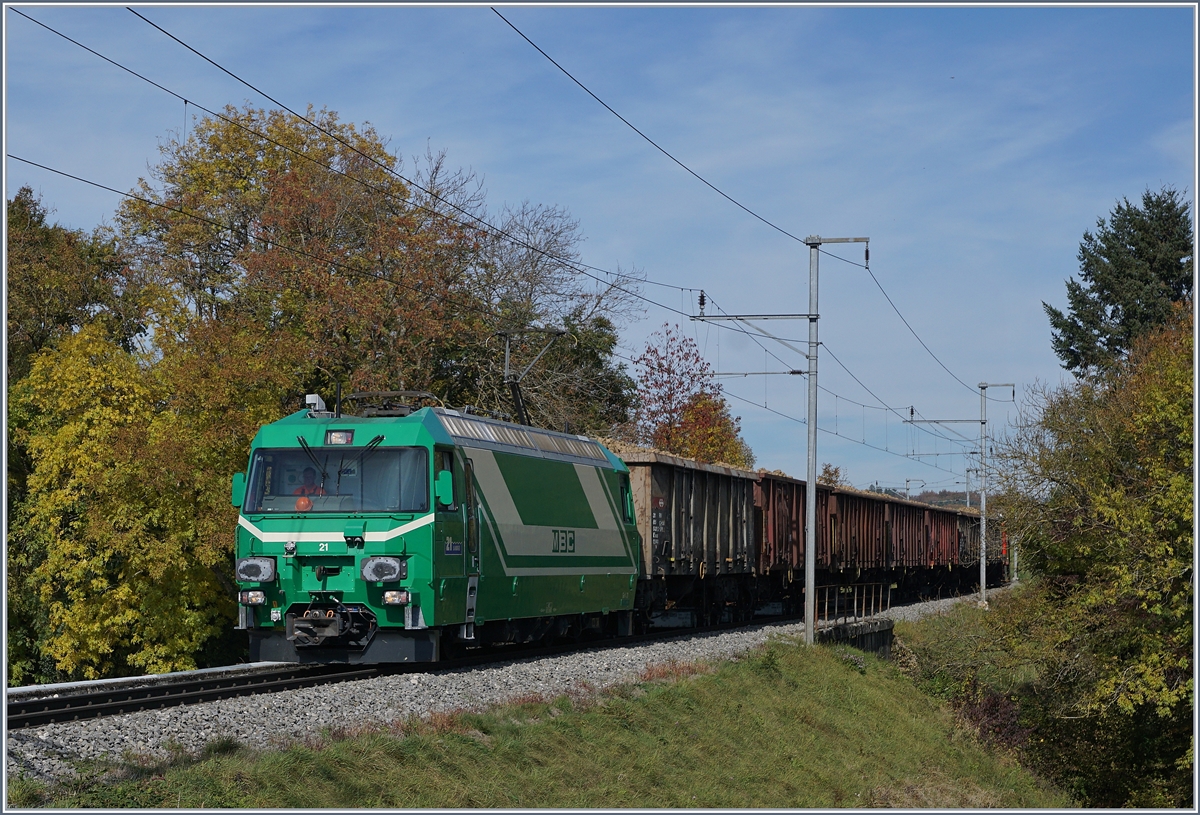 Die Ge 4/4 21 mit einem vollen Zuckerbenzug bei Reverolle.
17. Okt. 2017