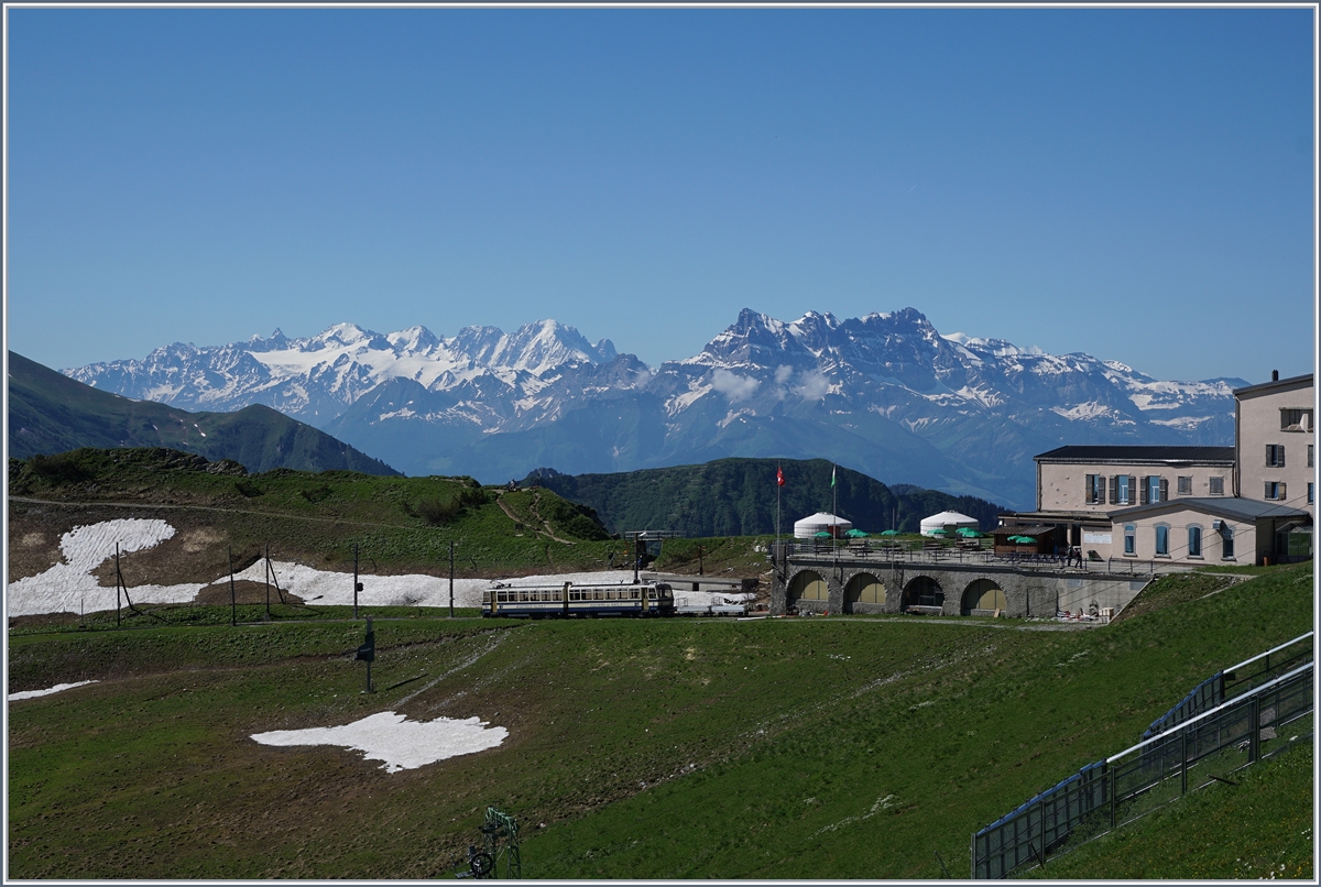 Die Gipfelstation Rochers de Naye. 28. JUni 2016