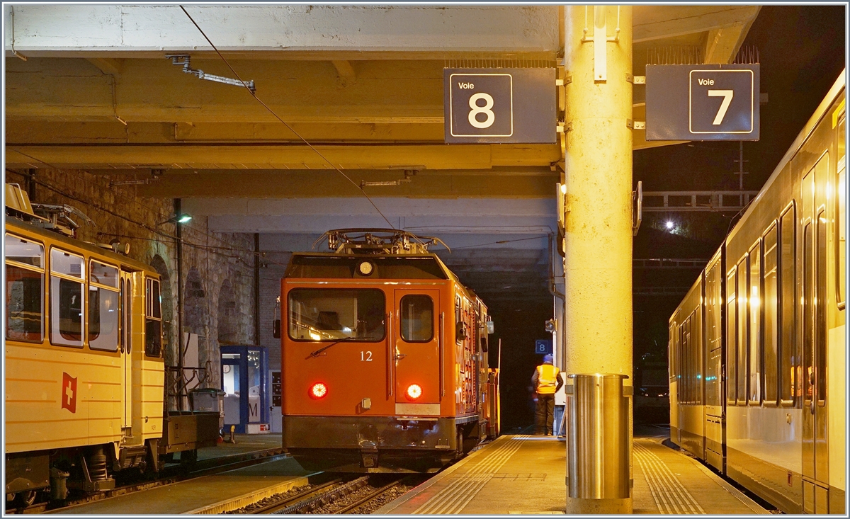 Die Hem 2/2 N° 12 der Rochers de Naye Bahn wird in Montreux für die Fahrt mit der Schneeschleuder zum Gipfel vorbereitet.
5. Jan. 2018 
