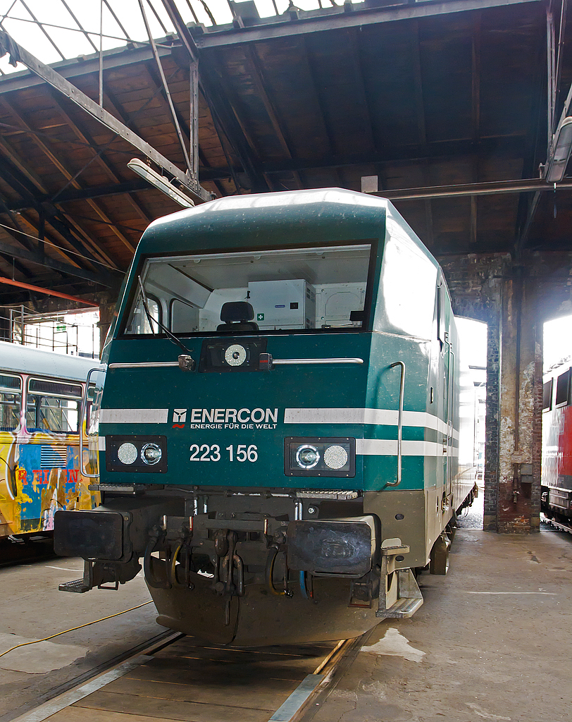 
Die  Herkules   223 156-1 (92 80 1223 156-1 D-EGOO) der Enercon bzw. e.g.o.o. Eisenbahngesellschaft Ostfriesland-Oldenburg mbH in Aurich steht am 16.08.2014 im Siegener Lokschuppen, hier hatte das Sdwestflisches Eisenbahnmuseum das bekannte Lokschuppenfest. 

Die Siemens ER 20 (Eurorunner) wurde 2011 unter der Fabriknummer 21681 gebaut.