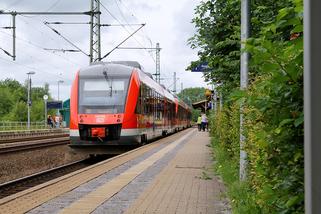Die heutige zweite Kombination zur Kieler Woche ist eine Dreifachtraktion der RBSH Lints, hier 648 346/846 648 451/951 und 648 456/956 die gerade in Schleswig gehalten haben. 25.06.2013