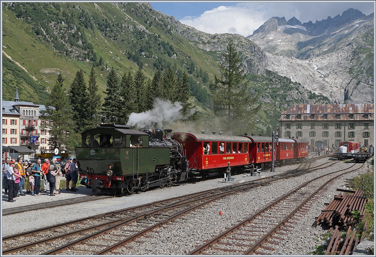 Die HG 4/4 704 erreicht mit ihrem Extrazug Gletsch.

31. Aug. 2019