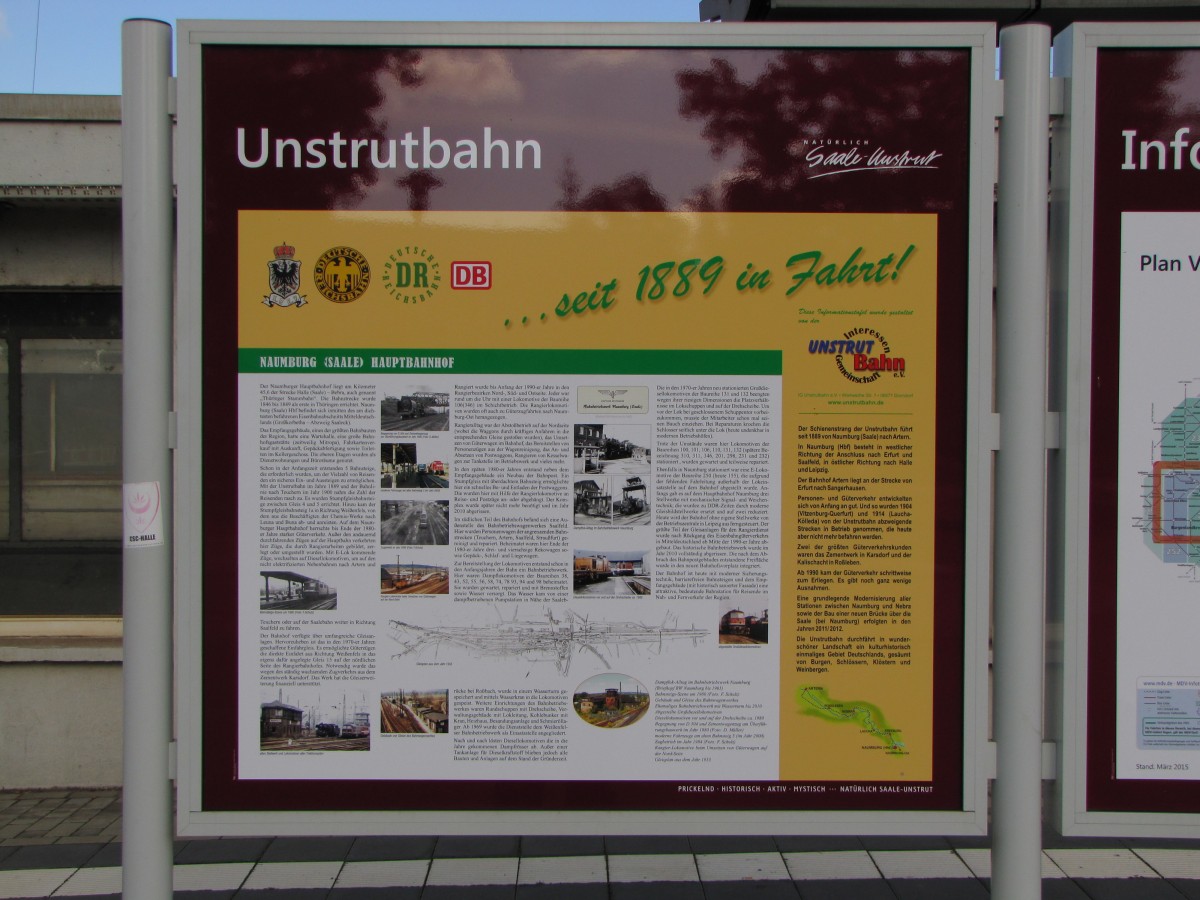 Die Infotafel der IG Unstrutbahn e.V. am 08.09.2015 am Naumburger Hauptbahnhof. Sie erinnert an den fr�heren Zugverkehr und gibt einen �berblick �ber die damaligen gro�en Gleisanlagen.